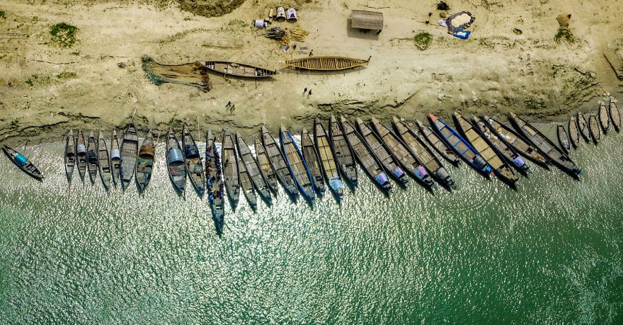 Лодки на берегу 