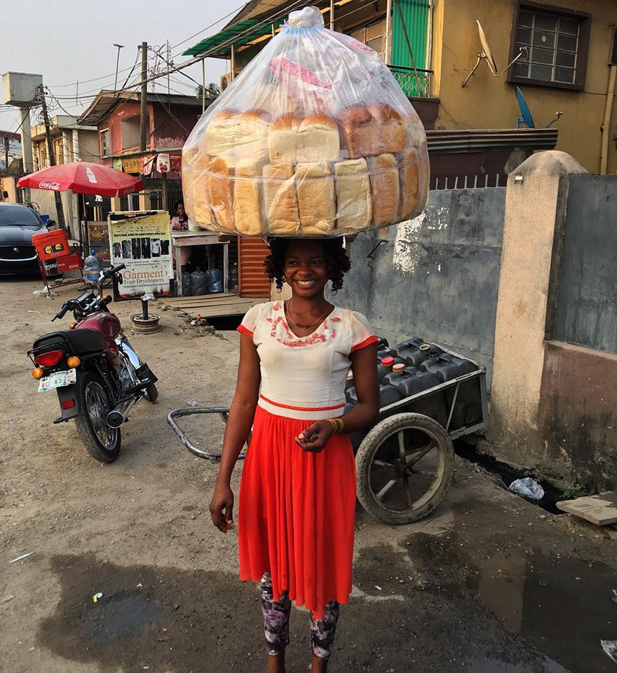 Продавец хлеба в Нигерии