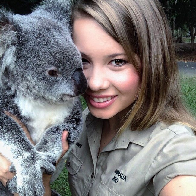 Подросток с коалой