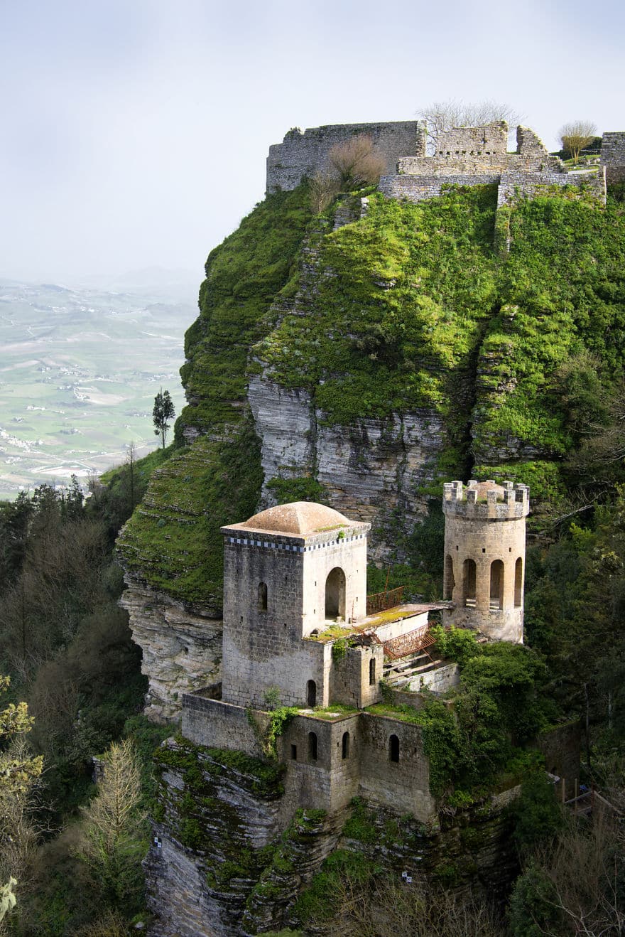 Старинный замок в Италии
