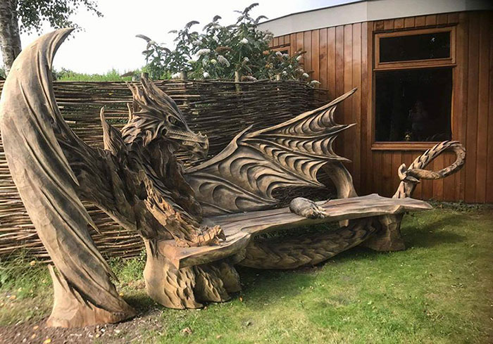 wood-chainsaw-carve-dragon-bench-igor-loskutow-coverimage